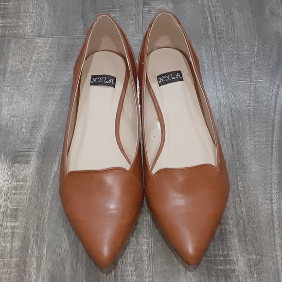 Modcloth Shoes - Modcloth Brown Scalloped Flats Sz 8
